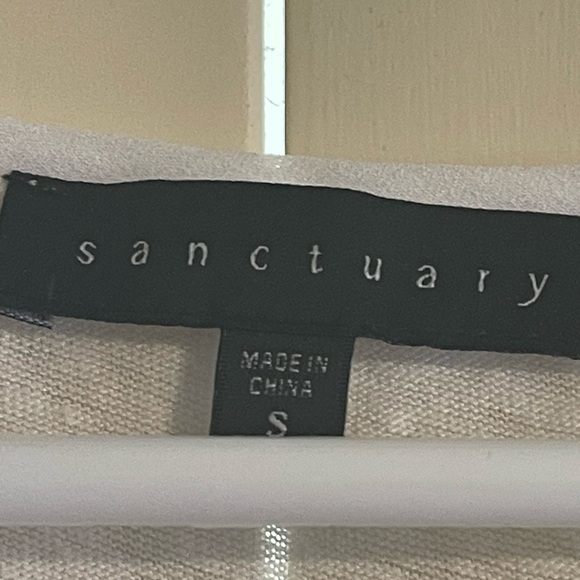 White sleeveless top from Sanctuary. Very lite fabric. Size S - Picture 2 of 5